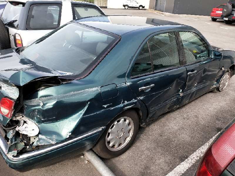 mercedes clase e (w210) berlina del año 1998