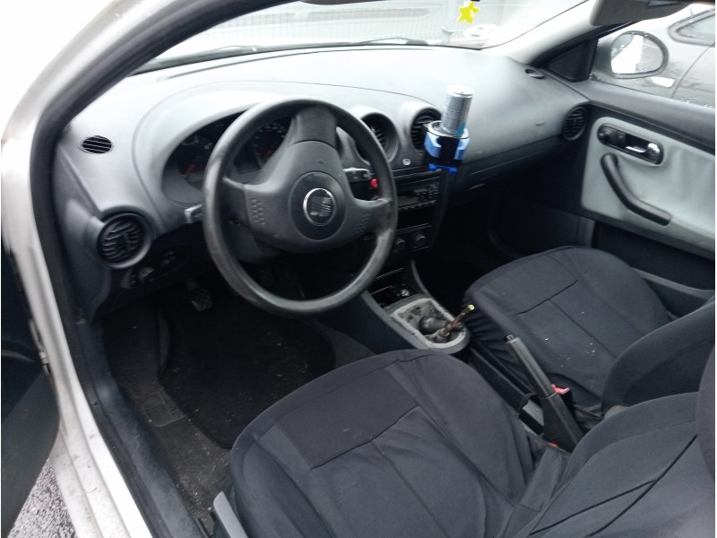 seat ibiza (6l1) del año 2002