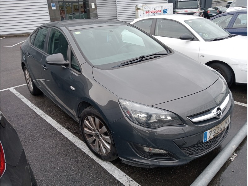 opel astra j lim. 4türig del año 2015