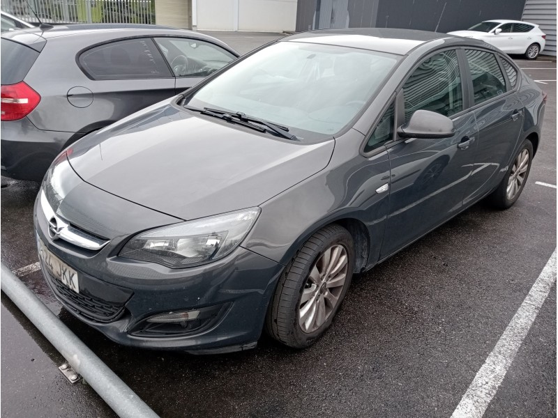 opel astra j lim. 4türig del año 2015