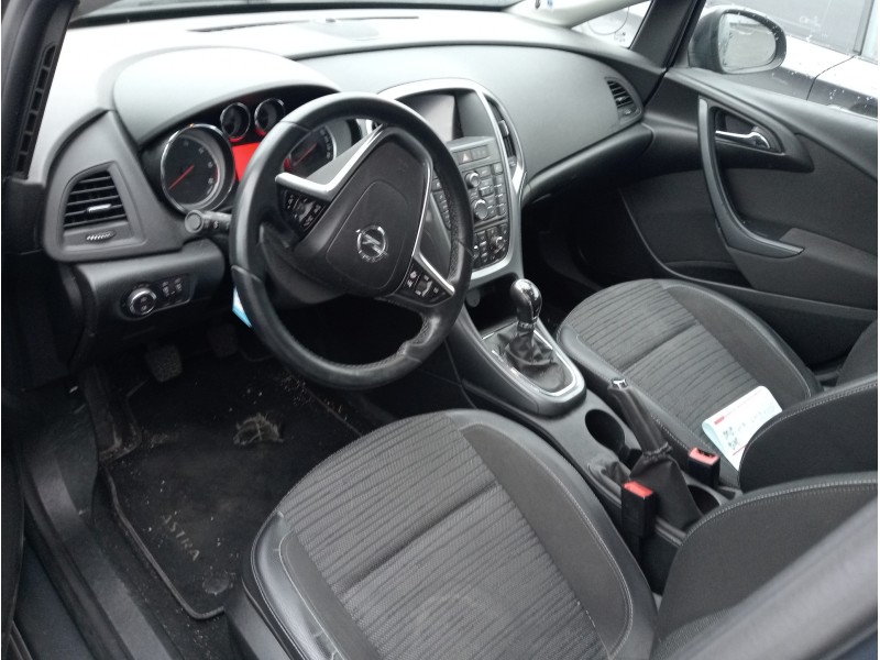 opel astra j lim. 4türig del año 2015