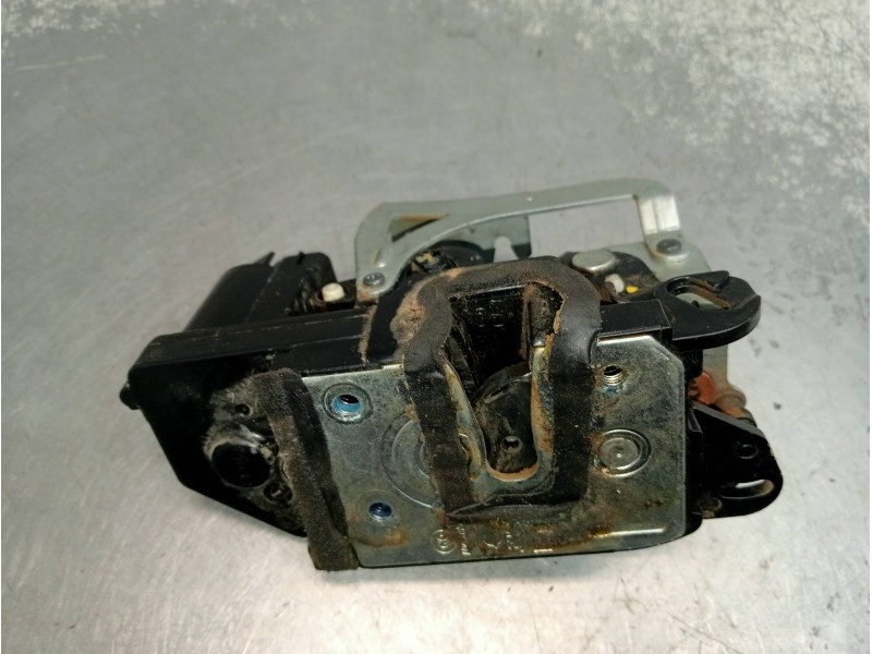 Recambio de motor cierre centralizado delantero izquierdo para ssangyong actyon 200 xdi referencia OEM IAM   