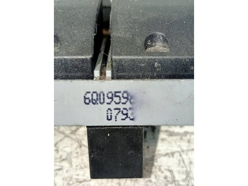 Recambio de mando elevalunas delantero izquierdo para volkswagen polo (9n1) trendline referencia OEM IAM 6Q09598 0793 
