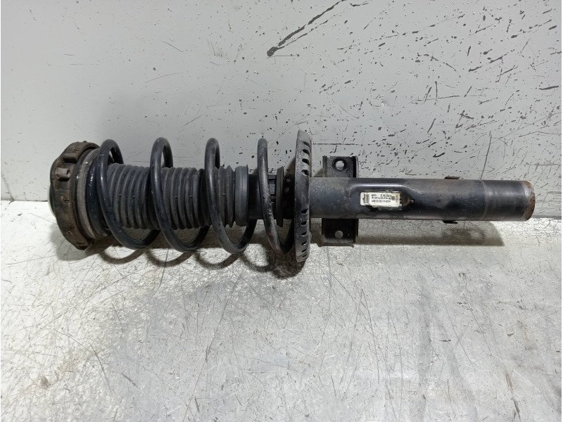 Recambio de amortiguador delantero derecho para volkswagen polo (9n1) trendline referencia OEM IAM 6Q0413031BM  