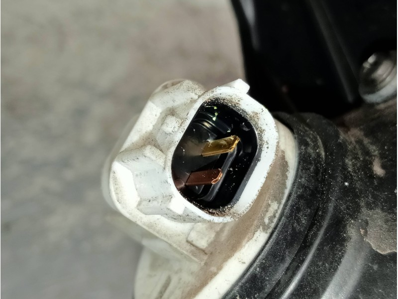 Recambio de faro izquierdo para ssangyong actyon 200 xdi referencia OEM IAM   