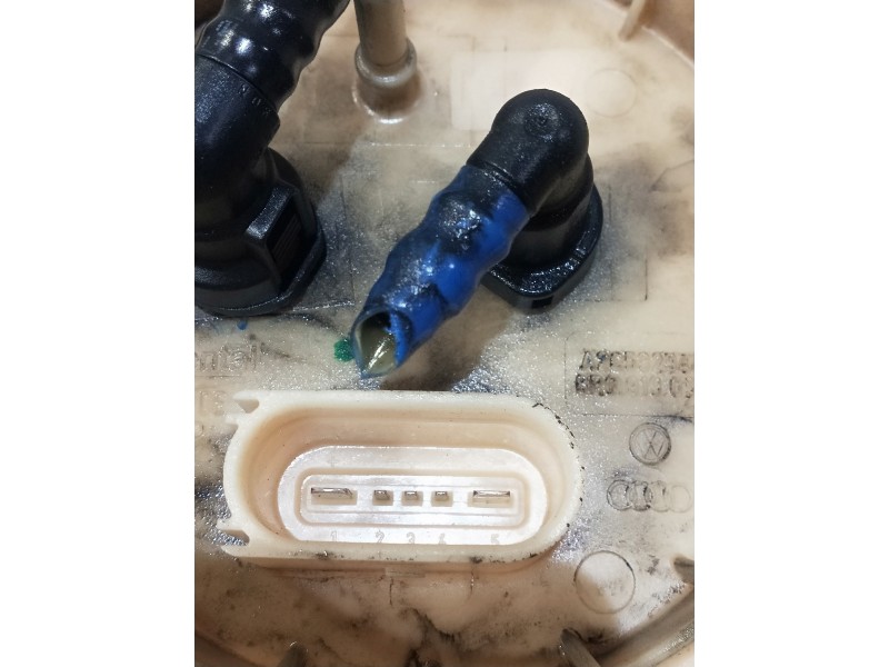 Recambio de bomba combustible para audi q5 (8r) 3.0 tdi referencia OEM IAM 8R0919050 A2C53294406 