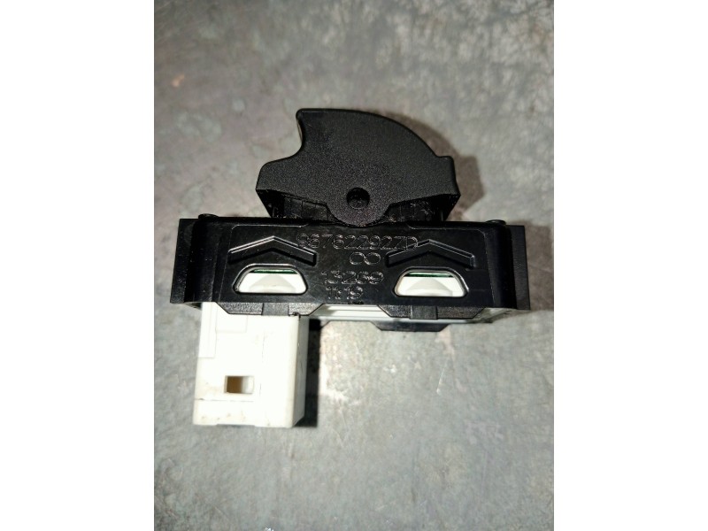 Recambio de mando elevalunas delantero derecho para peugeot 308 access referencia OEM IAM 96762292ZD 13269 5P