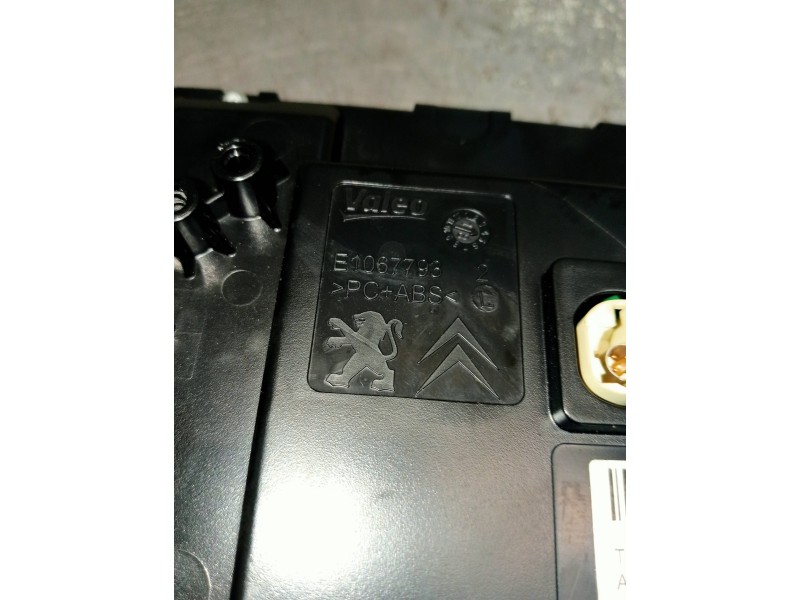 Recambio de pantalla multifuncion para peugeot 308 access referencia OEM IAM 980828418000 E10677932 