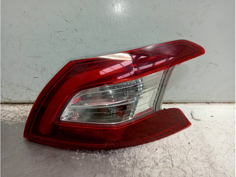 Recambio de piloto trasero derecho para peugeot 308 access referencia OEM IAM 9677817580 81250201 