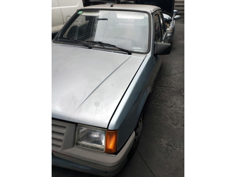 opel corsa a del año 1985