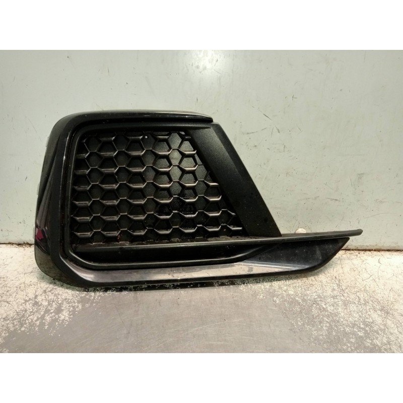 Recambio de molduras delanteras para audi a1 sportback (gba) 25 tfsi adrenalin referencia OEM IAM 82A807682E 10378715RH 1773