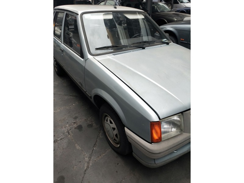opel corsa a del año 1985