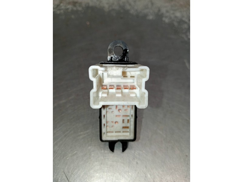 Recambio de mando elevalunas delantero derecho para renault maxity 2.9 diesel referencia OEM IAM   