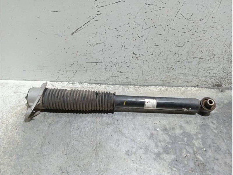 Recambio de amortiguador trasero izquierdo para kia sportage drive plus 2wd referencia OEM IAM 55300F1520  