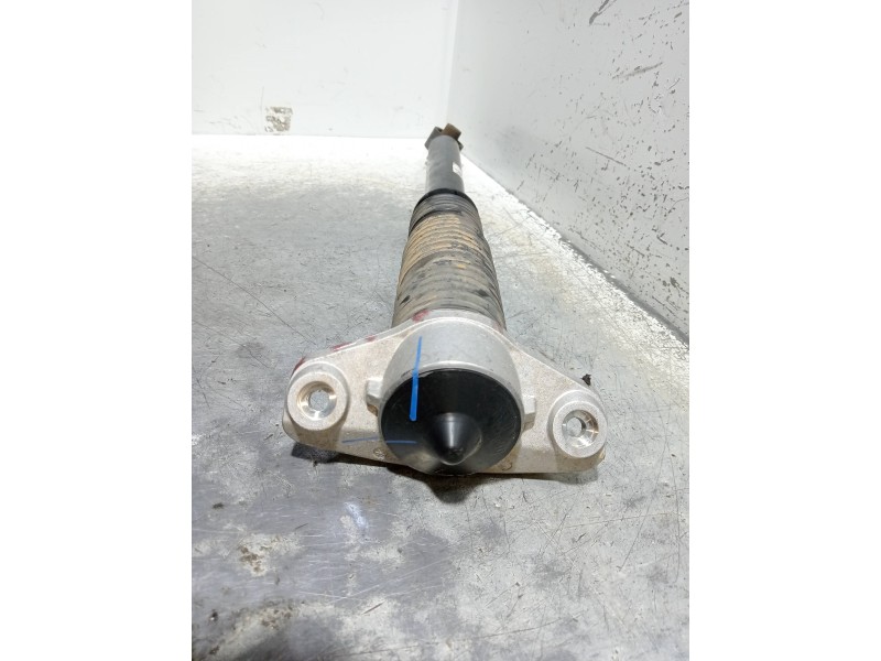 Recambio de amortiguador trasero izquierdo para kia sportage drive plus 2wd referencia OEM IAM 55300F1520  