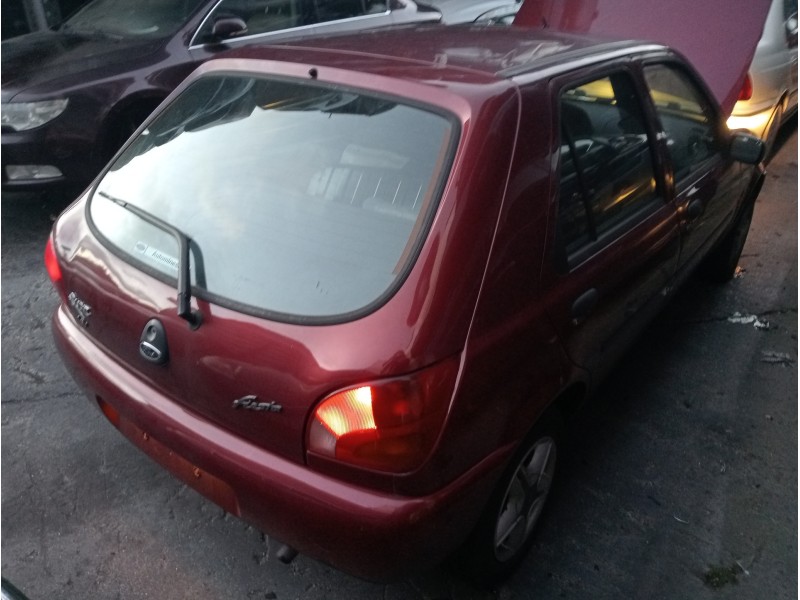 ford fiesta berlina del año 1997