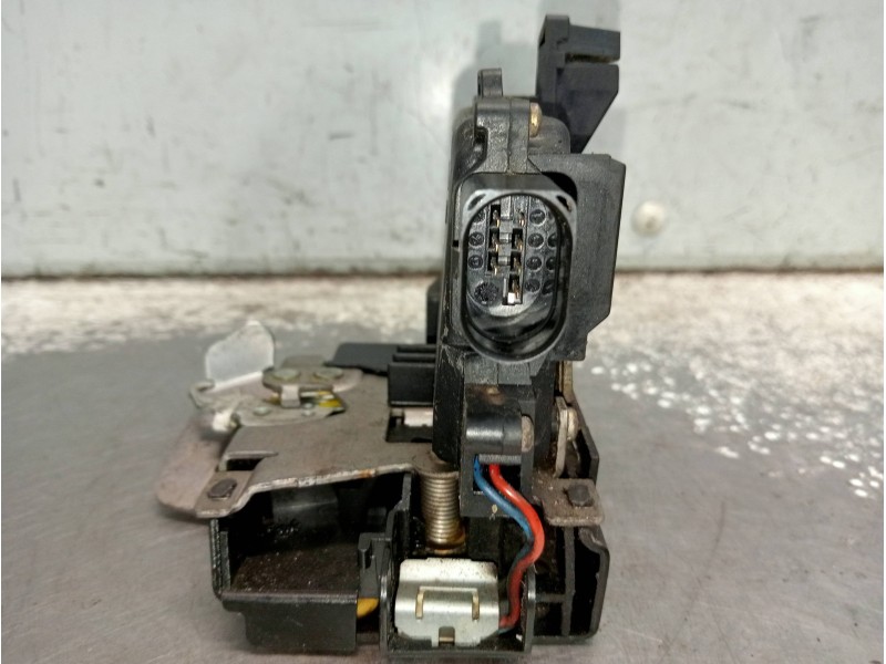 Recambio de motor cierre centralizado trasero derecho para audi a4 avant (8e) 2.5 tdi (114kw) referencia OEM IAM   5P