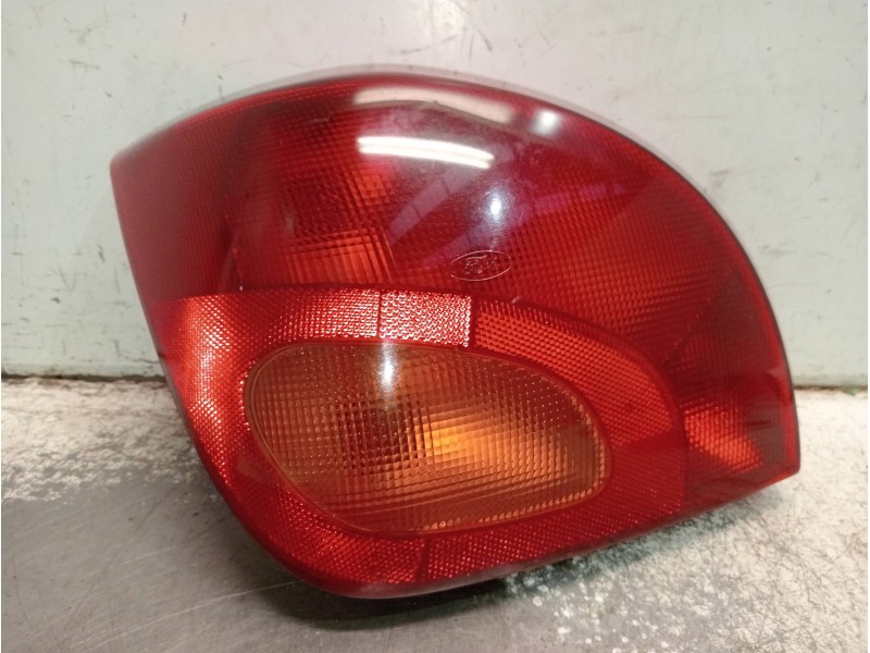 Recambio de piloto trasero izquierdo para ford fiesta berlina ghia referencia OEM IAM 93FG13N004BA  