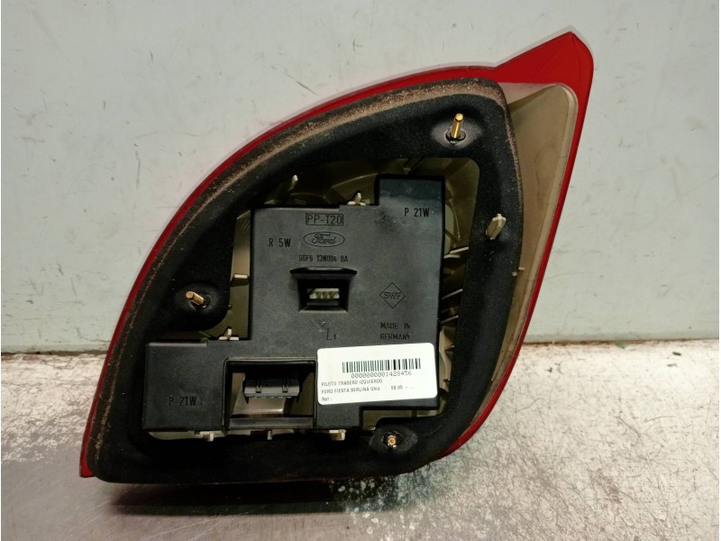 Recambio de piloto trasero izquierdo para ford fiesta berlina ghia referencia OEM IAM 93FG13N004BA  