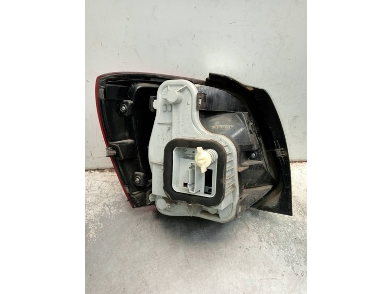 Recambio de piloto trasero derecho para volkswagen polo (6r1) crosspolo referencia OEM IAM 6R0945258A  