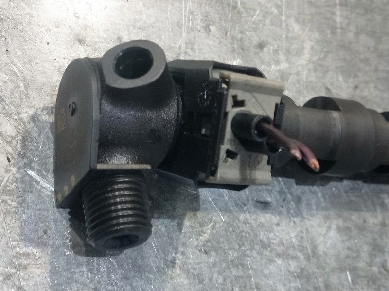 Recambio de inyector para volkswagen polo (6r1) crosspolo referencia OEM IAM 03P130277V400 28231462 DELPHI