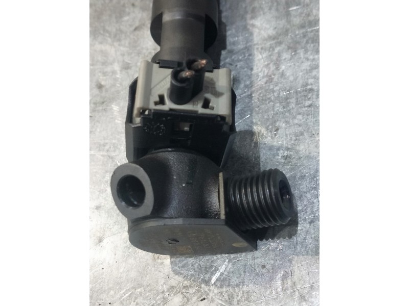 Recambio de inyector para volkswagen polo (6r1) crosspolo referencia OEM IAM 03P130277V400 28231462 DELPHI