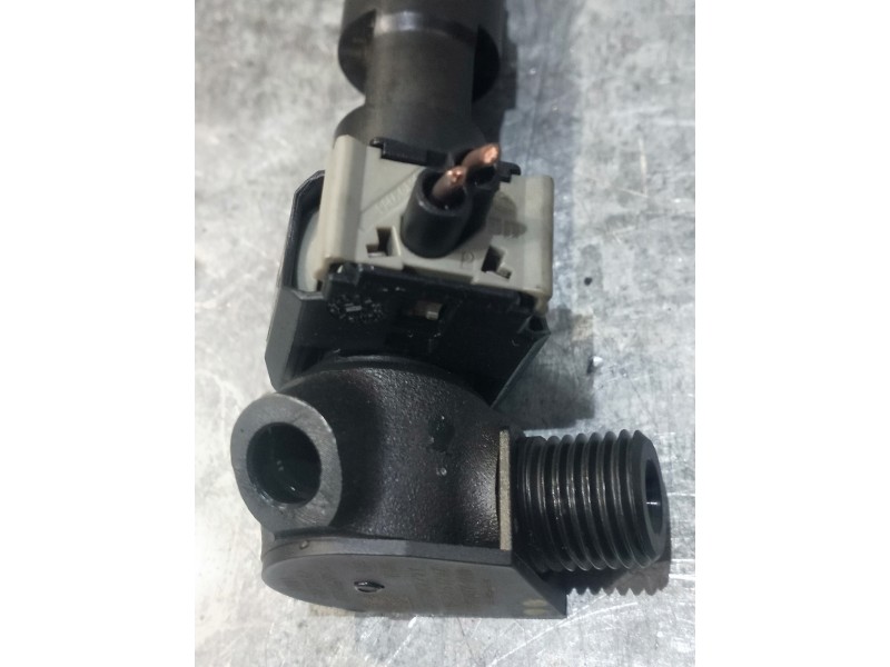 Recambio de inyector para volkswagen polo (6r1) crosspolo referencia OEM IAM 03P130277V400 28231462 DELPHI