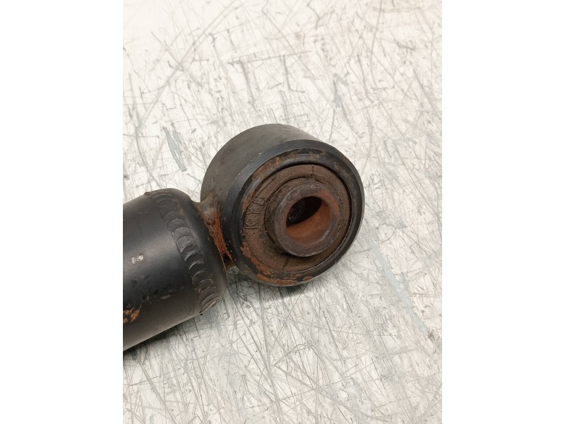 Recambio de amortiguador trasero derecho para renault maxity 2.9 diesel referencia OEM IAM   