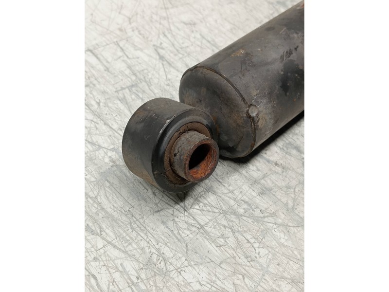 Recambio de amortiguador trasero derecho para renault maxity 2.9 diesel referencia OEM IAM   