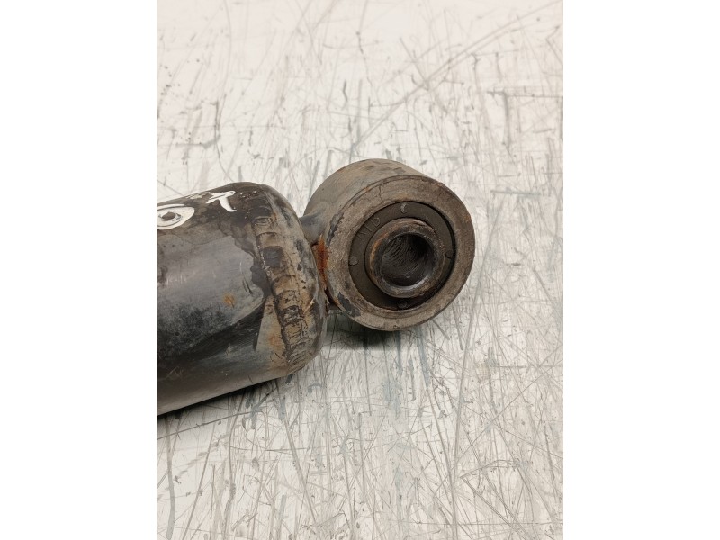 Recambio de amortiguador delantero derecho para renault maxity 2.9 diesel referencia OEM IAM   