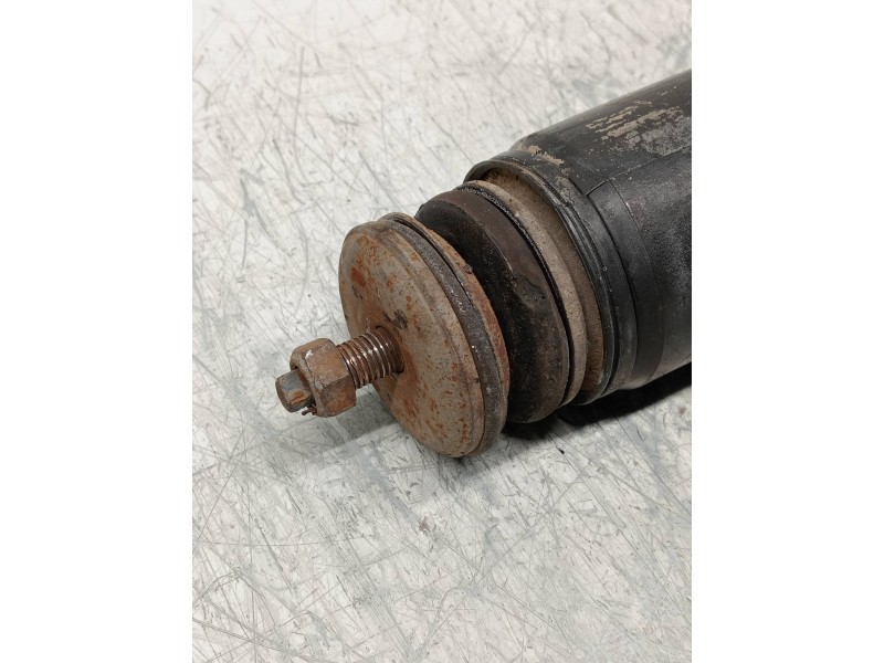 Recambio de amortiguador delantero izquierdo para renault maxity 2.9 diesel referencia OEM IAM 56100MB20A  