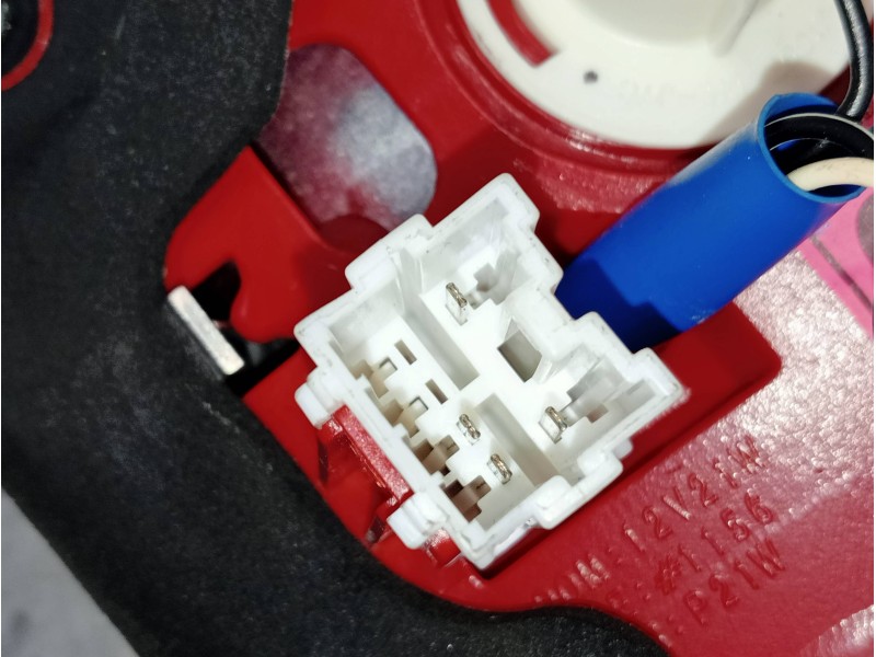 Recambio de piloto trasero izquierdo interior para chevrolet lacetti 2.0 diesel cat referencia OEM IAM   