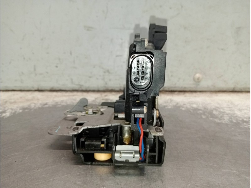 Recambio de motor cierre centralizado delantero derecho para audi a4 avant (8e) 2.5 tdi (114kw) referencia OEM IAM   4P