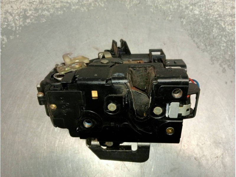Recambio de motor cierre centralizado delantero izquierdo para audi a4 avant (8e) 2.5 tdi (114kw) referencia OEM IAM   4P