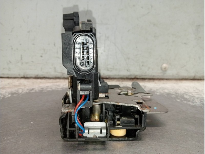 Recambio de motor cierre centralizado delantero izquierdo para audi a4 avant (8e) 2.5 tdi (114kw) referencia OEM IAM   4P