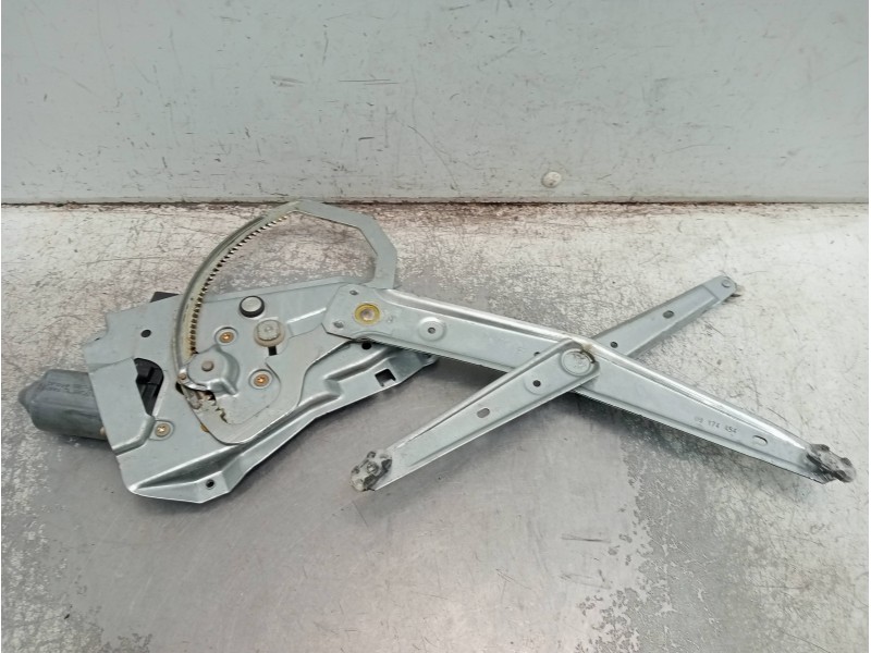 Recambio de elevalunas delantero derecho para opel omega b design edition berlina referencia OEM IAM 90520248 193797400 05360044