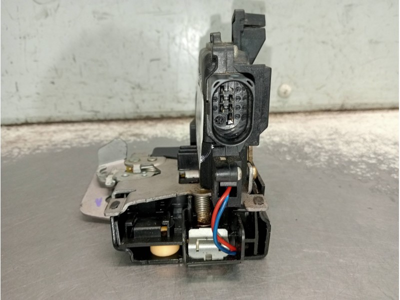 Recambio de motor cierre centralizado trasero derecho para audi a4 avant (8e) 2.5 tdi (114kw) referencia OEM IAM   5P