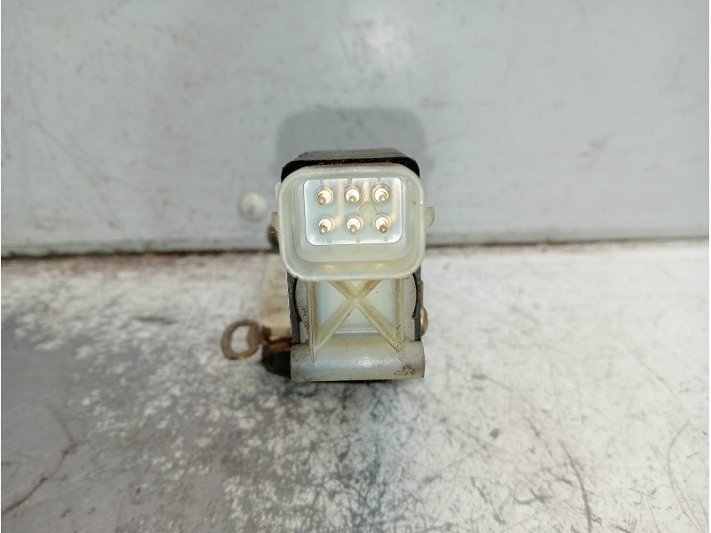 Recambio de motor cierre centralizado delantero derecho para citroen c4 berlina collection referencia OEM IAM 605328 90493702 5P