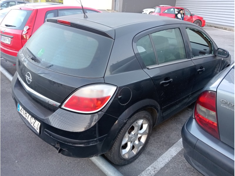 opel astra h berlina del año 2004