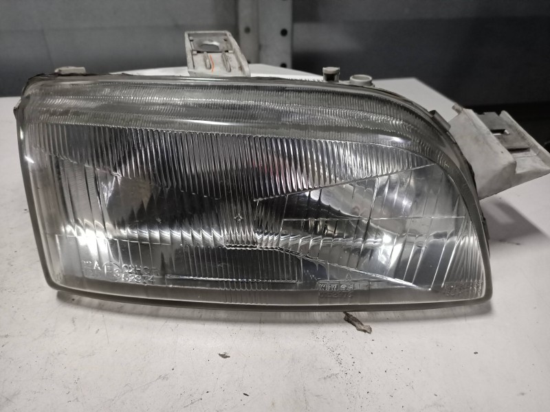 Recambio de faro derecho para fiat punto berlina (176) 55 s referencia OEM IAM 086611111  
