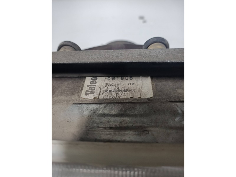 Recambio de faro derecho para fiat argenta 2.0 referencia OEM IAM 061805  