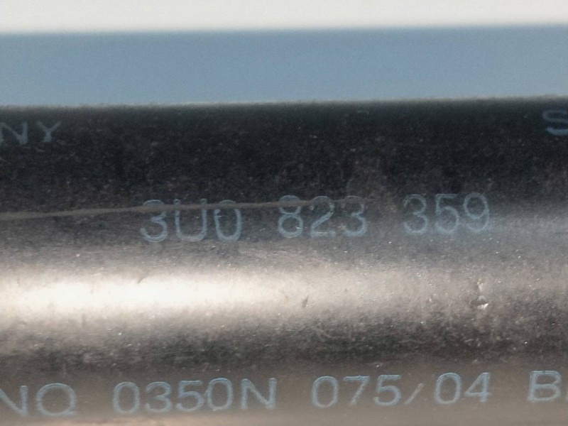 Recambio de amortiguadores capo para skoda superb (3u4) 1.9 tdi referencia OEM IAM 3U0823359  