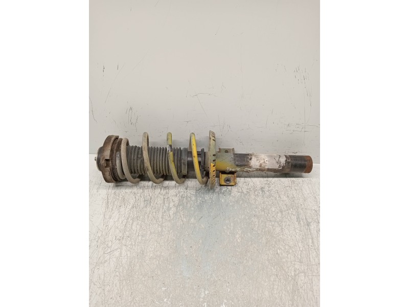 Recambio de amortiguador delantero derecho para volkswagen fox (5z1) básico referencia OEM IAM 5Z0413031C  
