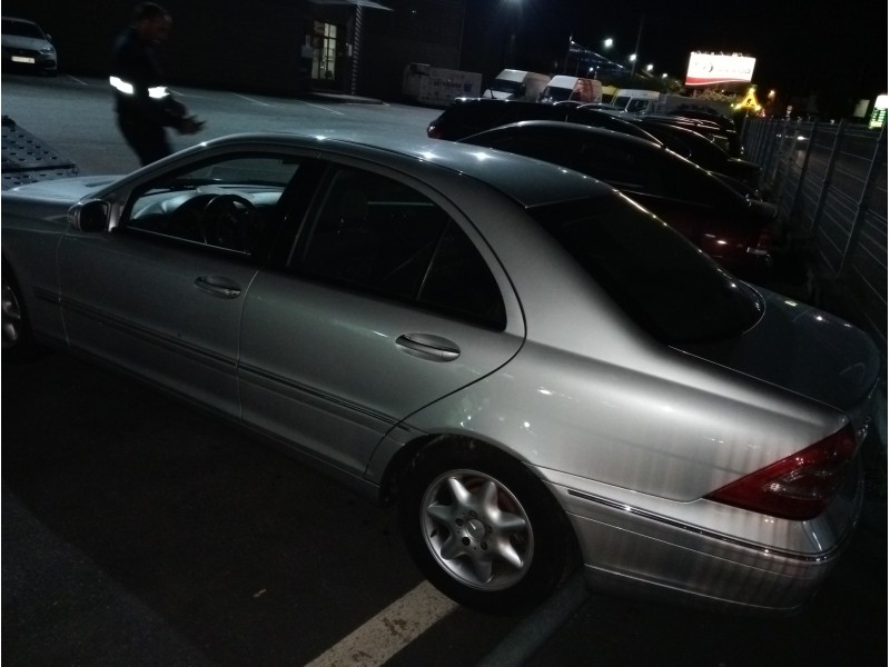 mercedes clase c (w203) berlina del año 2001