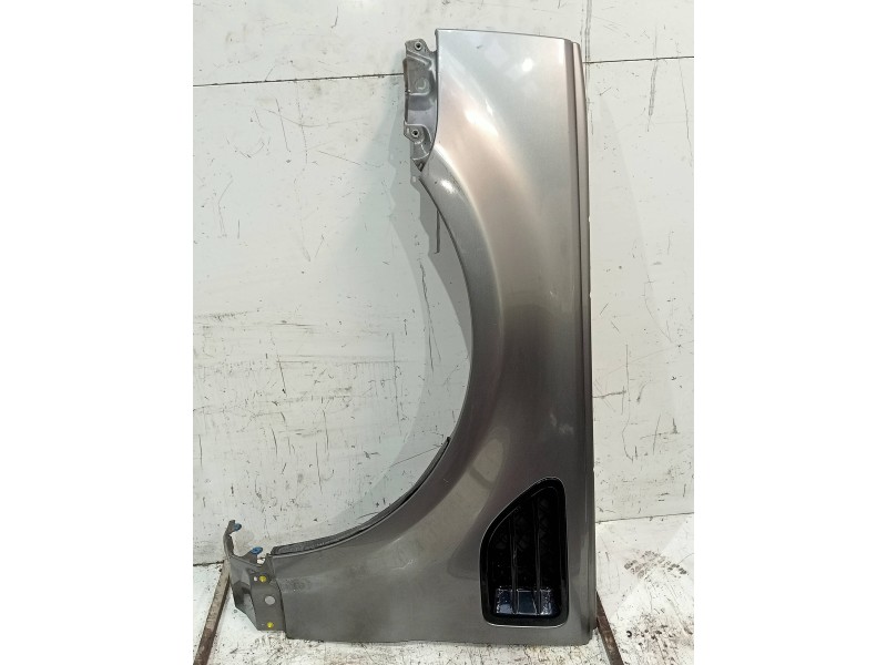 Recambio de aleta delantera izquierda para land rover range rover sport v8 td se referencia OEM IAM   