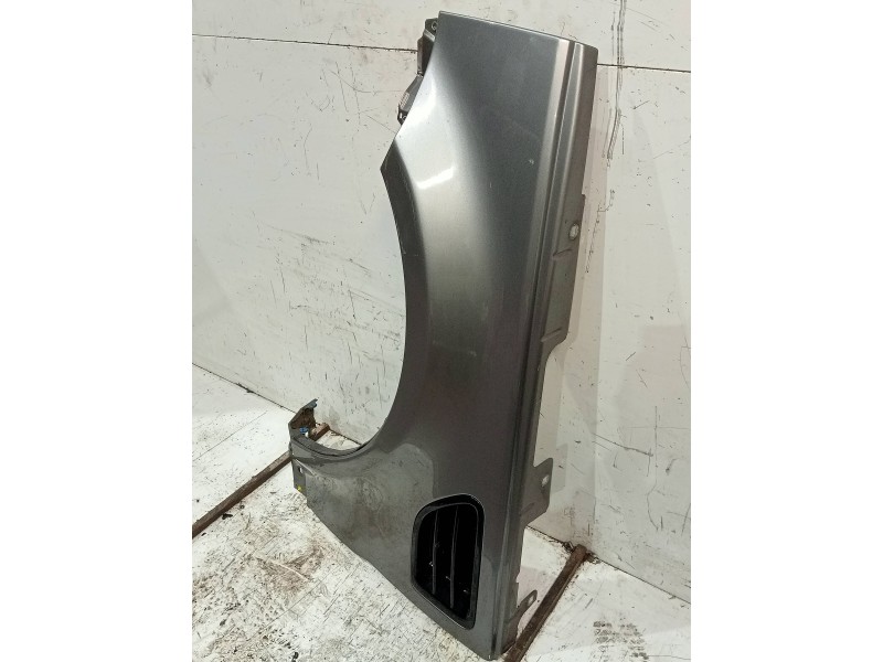 Recambio de aleta delantera izquierda para land rover range rover sport v8 td se referencia OEM IAM   