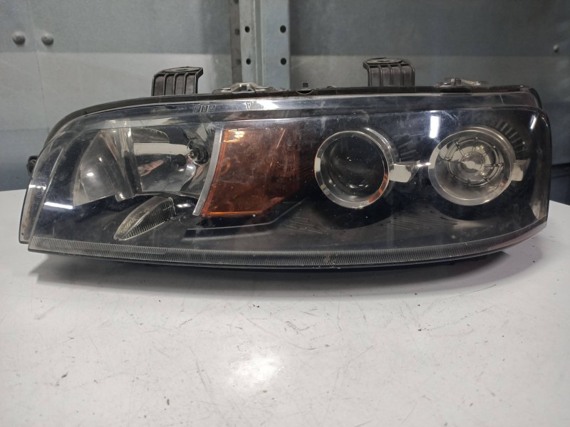 Recambio de faro izquierdo para fiat punto berlina (188) 1.2 8v referencia OEM IAM   