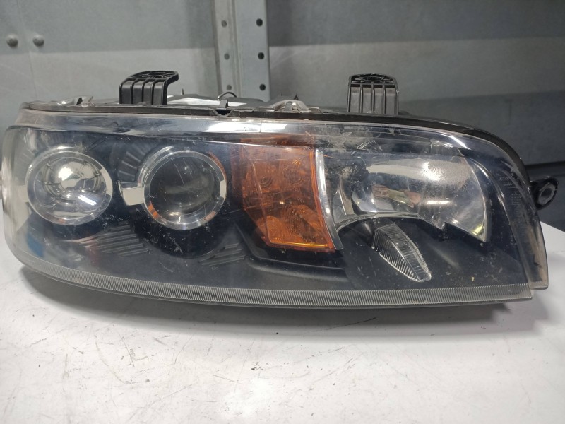Recambio de faro derecho para fiat punto berlina (188) 1.9 d (i) referencia OEM IAM 088140 67752839 
