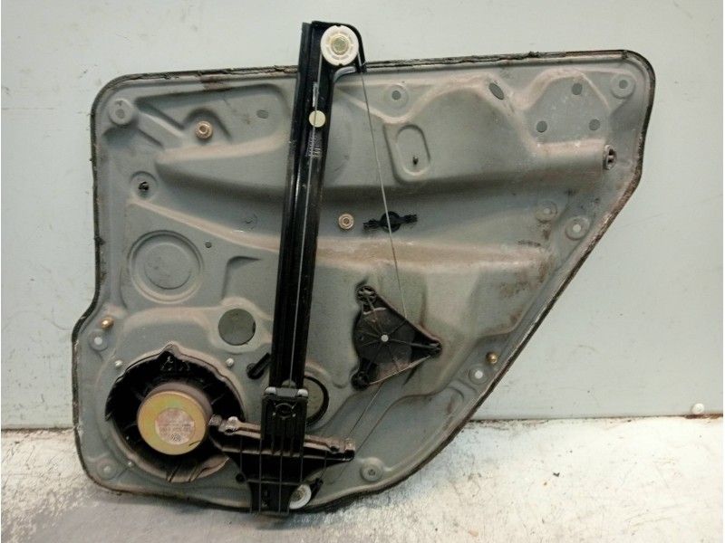 Recambio de elevalunas trasero izquierdo para volkswagen golf iv variant (1j5) conceptline referencia OEM IAM 119694105 113127F 