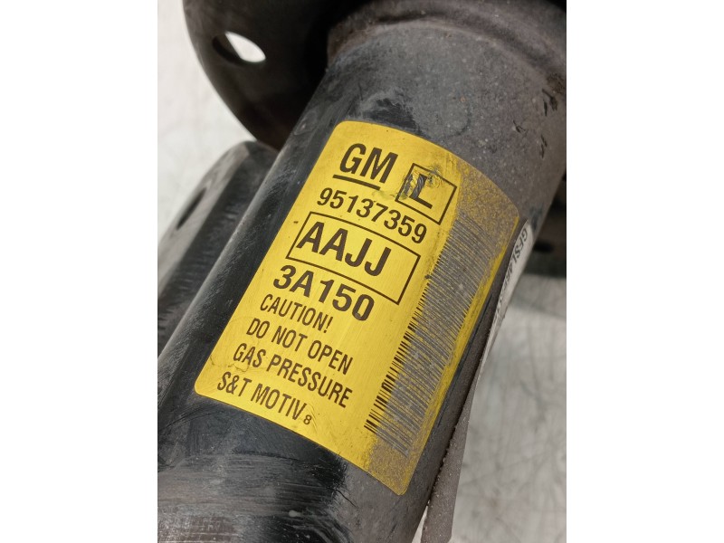 Recambio de amortiguador delantero izquierdo para opel mokka edition referencia OEM IAM 95137359  